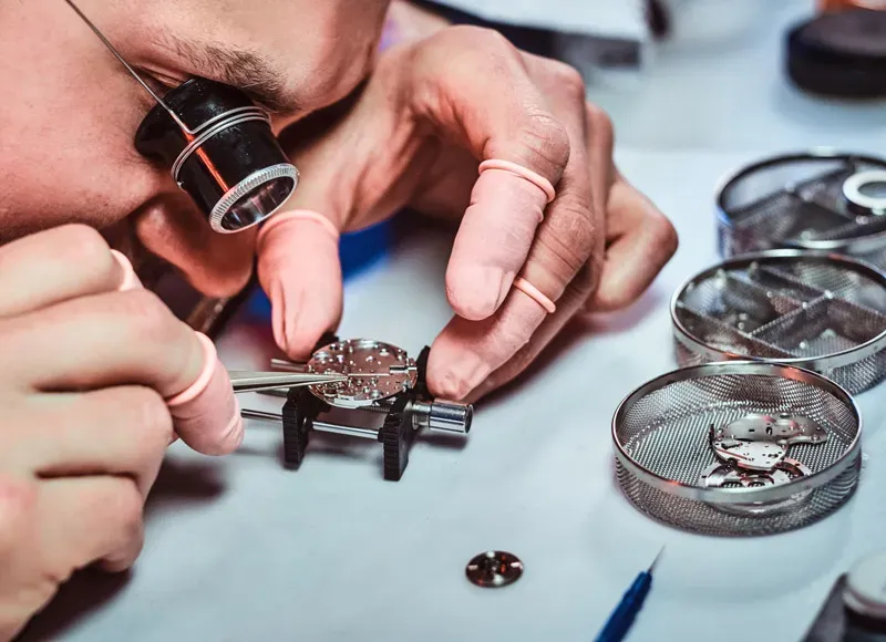 réparation montre luxe près de Talence